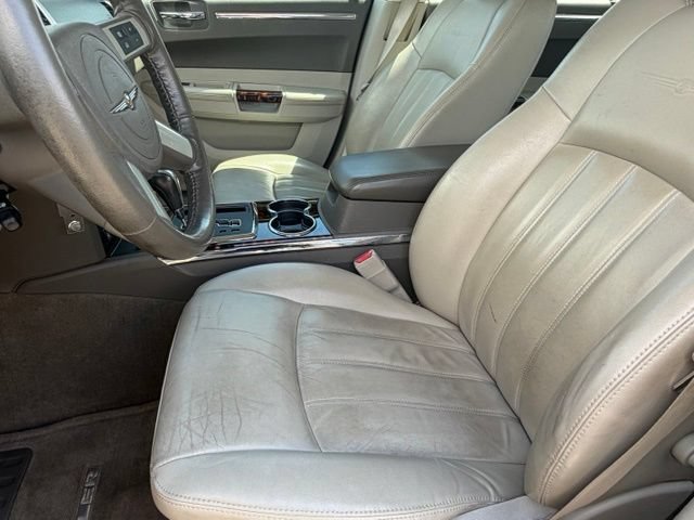 Used 2010 Chrysler 300 C RWD image 13