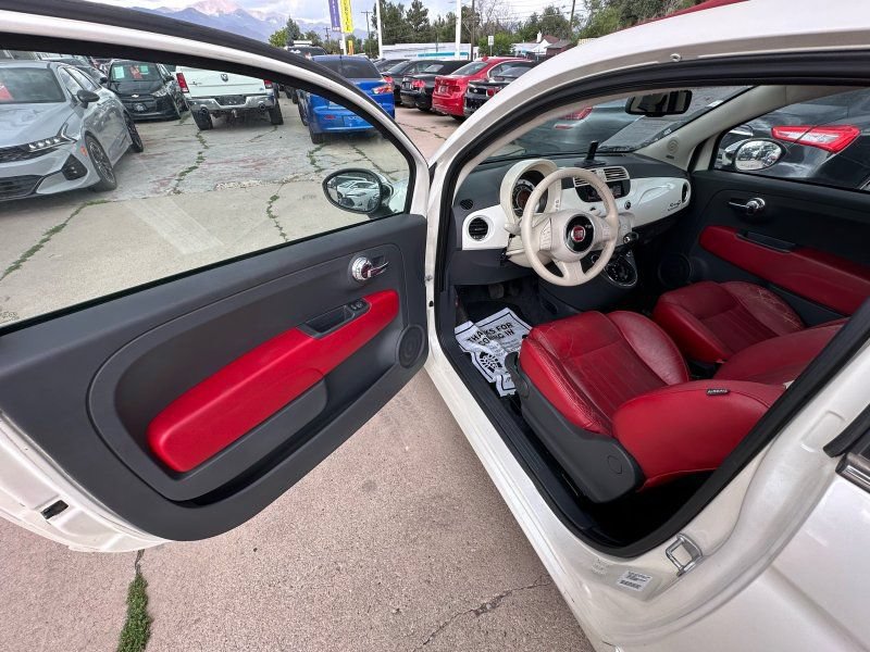 Used 2012 FIAT 500 Lounge w/ Luxury Leather Pkg FWD image 11