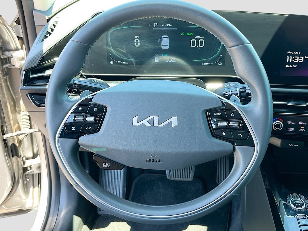 Used 2023 Kia Niro EX FWD image 11