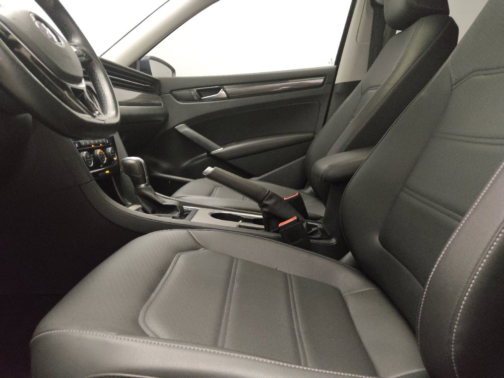 Used 2020 Volkswagen Passat 2.0T R-Line FWD image 17