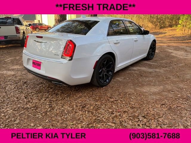Used 2019 Chrysler 300 Touring w/ Sport Appearance Package image 11
