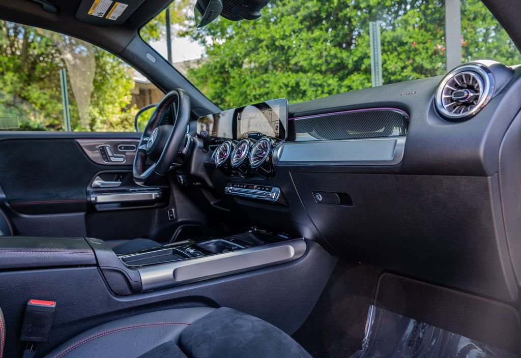 Used 2024 Mercedes-Benz GLB 250 image 23