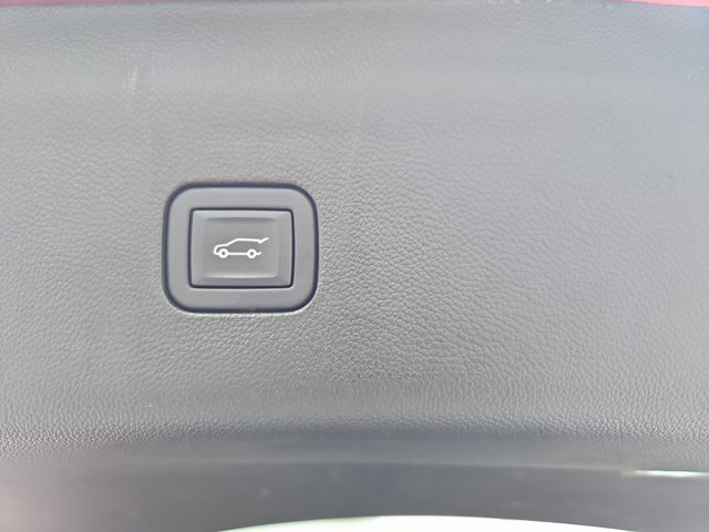 Used 2023 Buick Enclave Essence image 16
