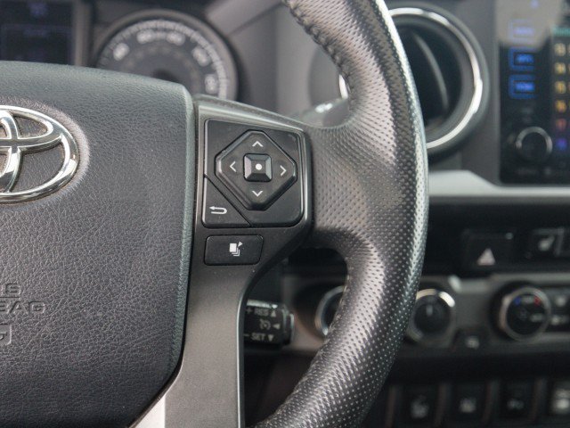 Used 2017 Toyota Tacoma TRD Off-Road w/ Premium & Technology Package AWD/4WD image 21