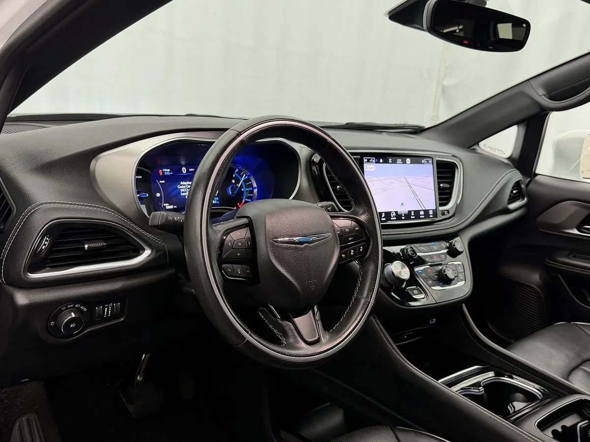 Used 2021 Chrysler Pacifica Limited w/ Uconnect Theater Family Group FWD image 8