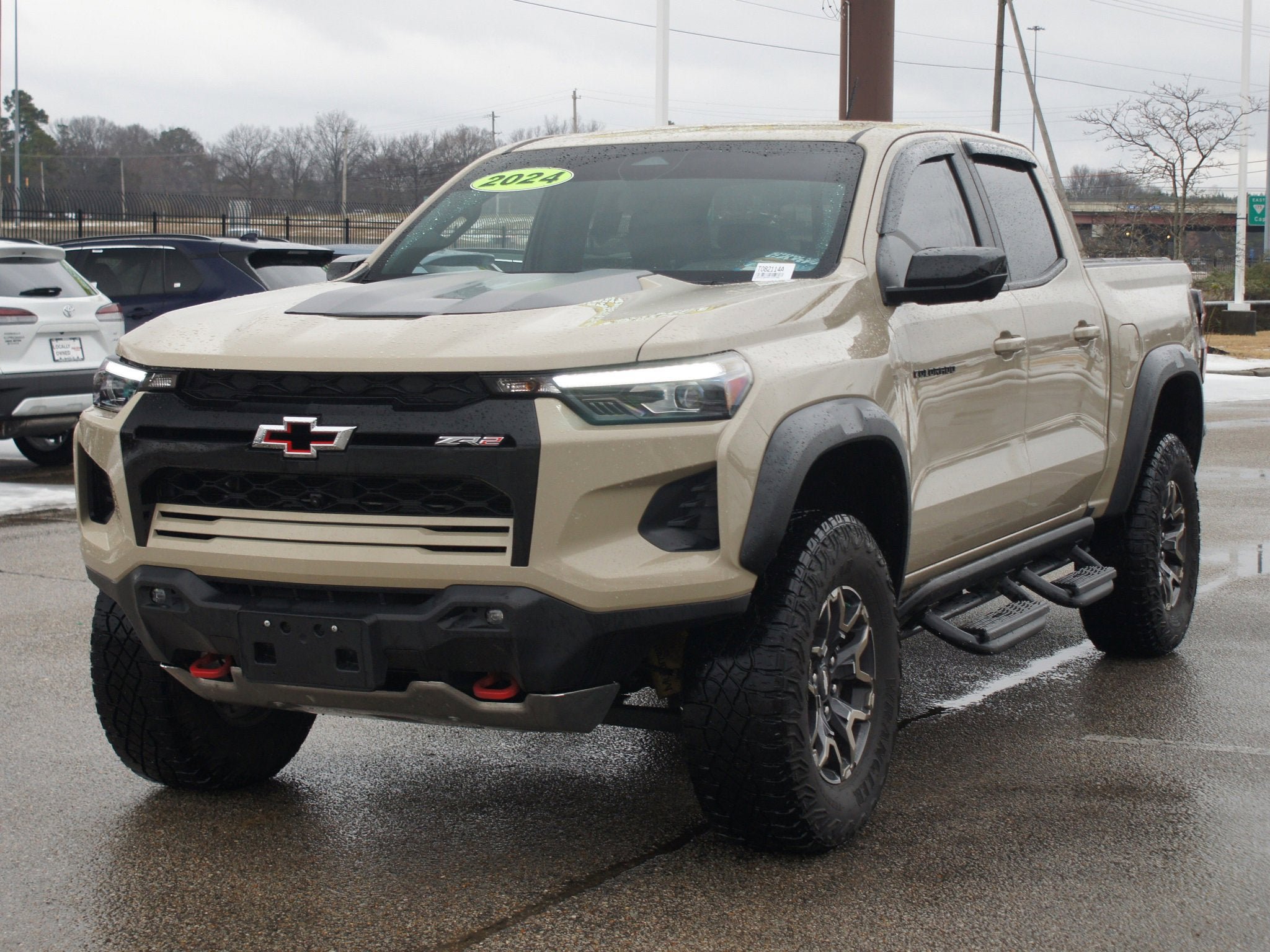 Used 2024 Chevrolet Colorado ZR2 w/ ZR2 Convenience Package III AWD/4WD image 2
