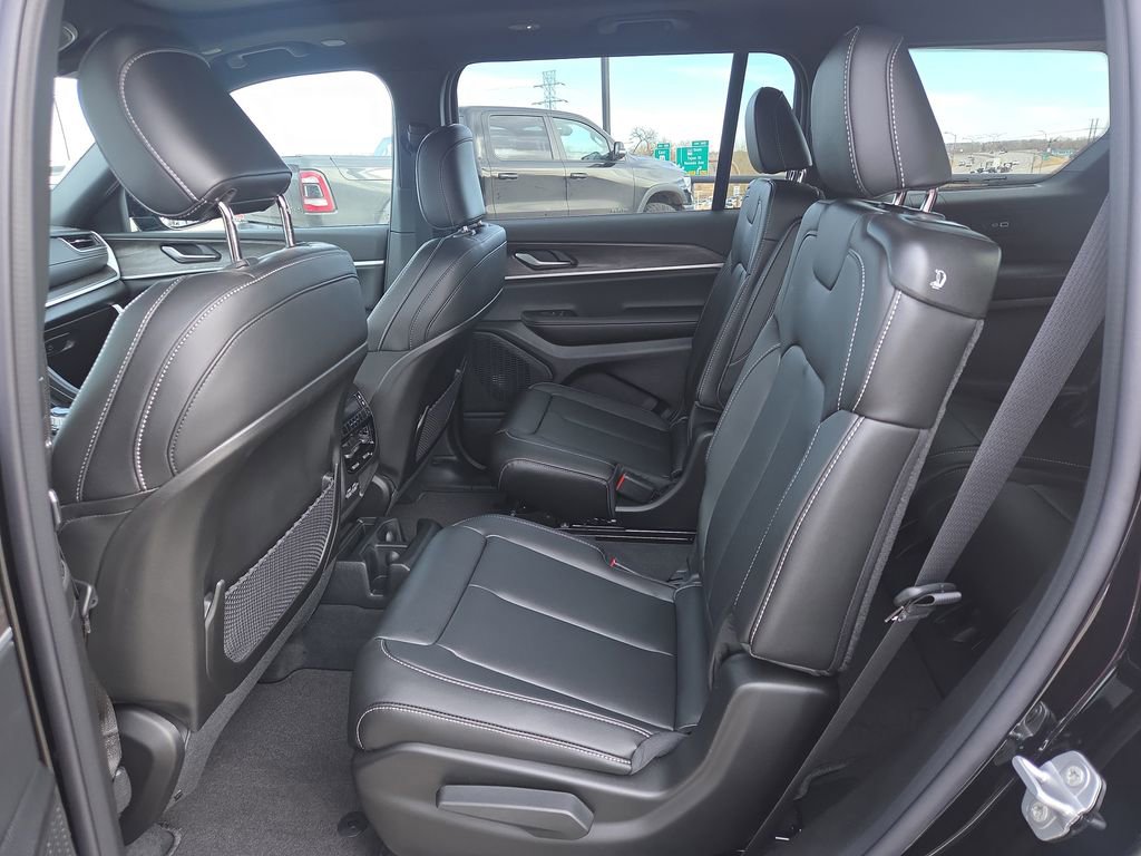 New 2025 Jeep Grand Cherokee L Limited w/ Black Appearance Package image 23