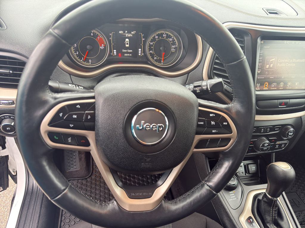 Used 2017 Jeep Cherokee Latitude w/ Comfort/Convenience Group image 16