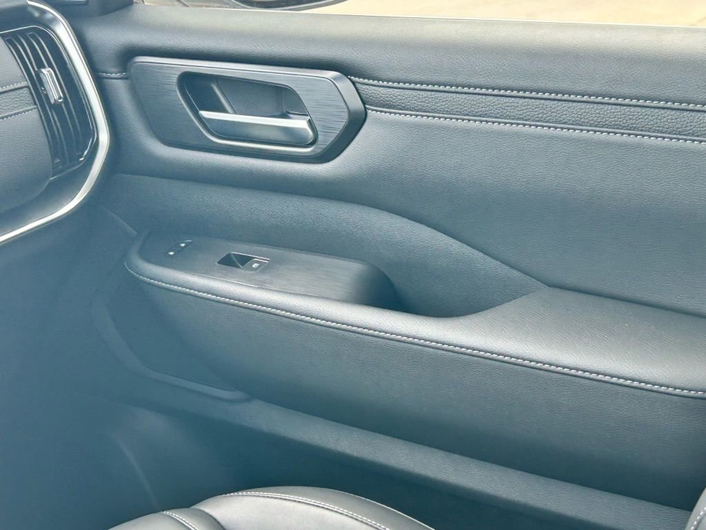 New 2026 Nissan Armada SV image 16