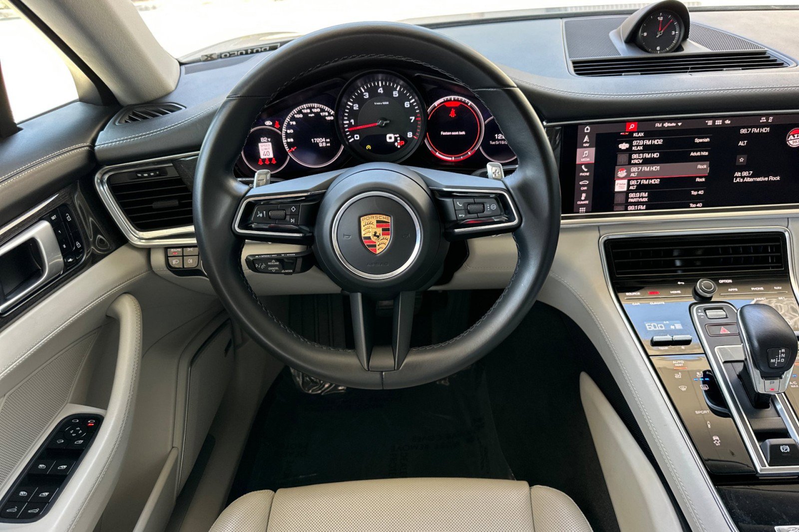 Certified 2021 Porsche Panamera image 14