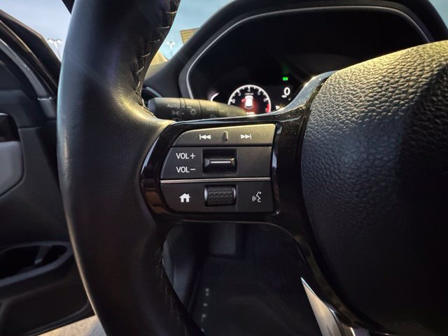 Used 2025 Honda Pilot Touring image 16