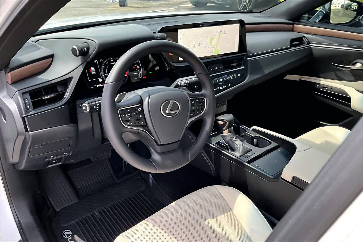 Used 2025 Lexus ES 350 w/ Premium Package FWD image 18