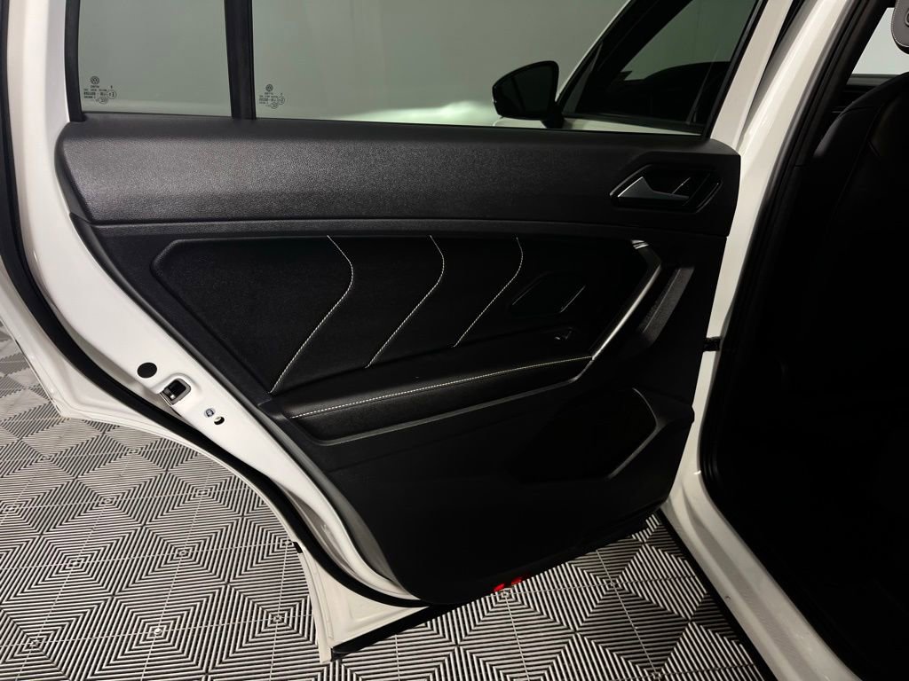Used 2023 Volkswagen Tiguan SE R-Line image 30