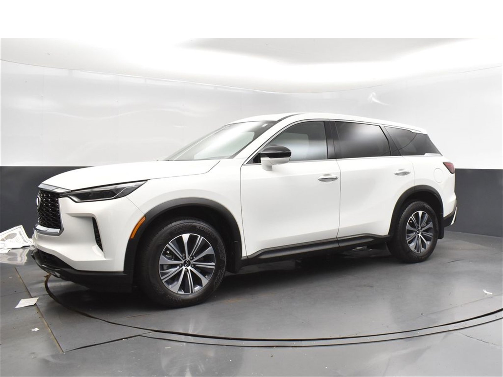 Certified 2025 INFINITI QX60 Pure image 3