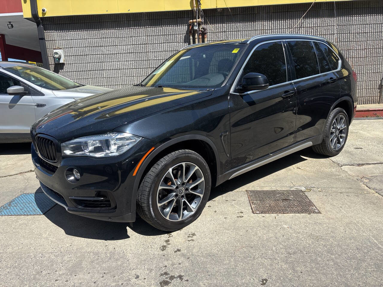 Used 2018 BMW X5 xDrive35i w/ Premium Package AWD/4WD image 2