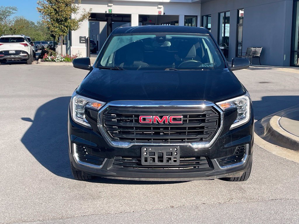 Used 2024 GMC Terrain SLE AWD/4WD image 2