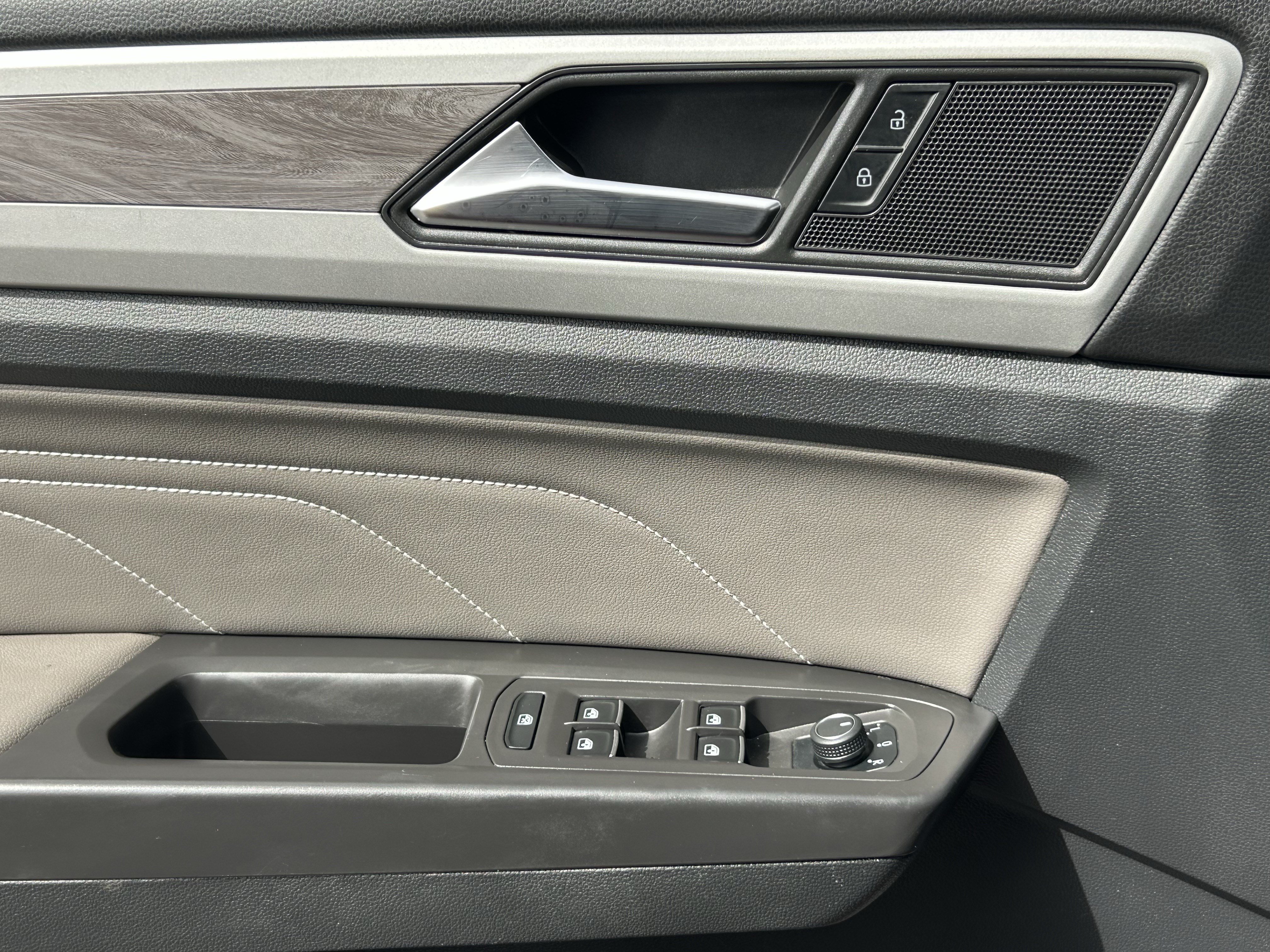 Used 2023 Volkswagen Atlas Cross Sport SE w/ Panoramic Sunroof Package FWD image 20