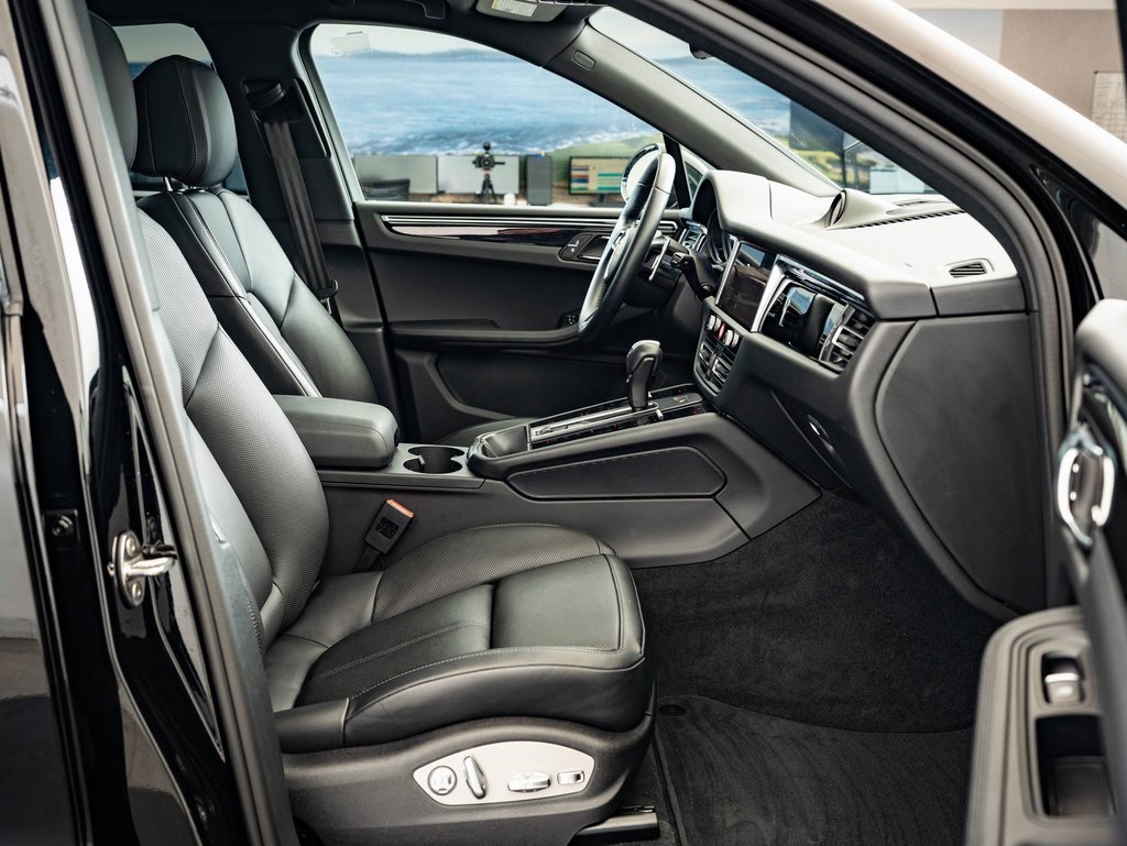 Certified 2024 Porsche Macan image 22