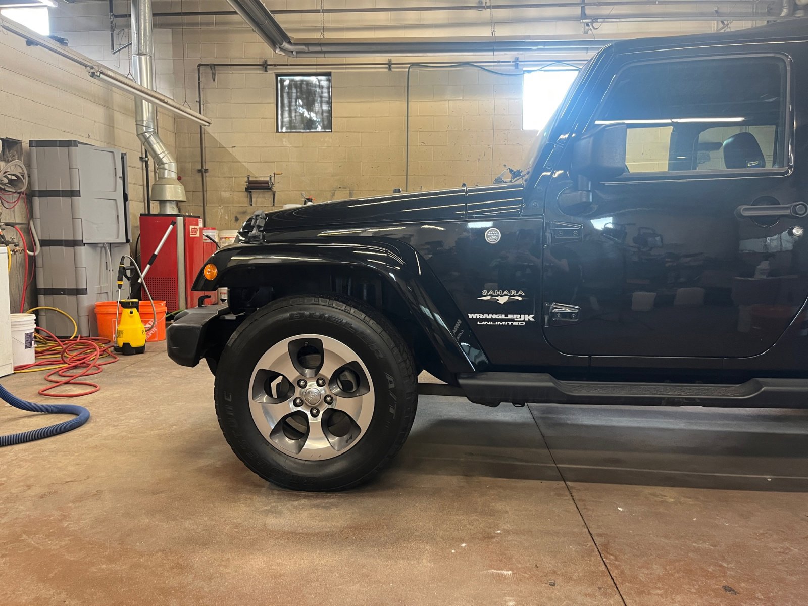 Used 2018 Jeep Wrangler Unlimited Sahara w/ Connectivity Group image 9