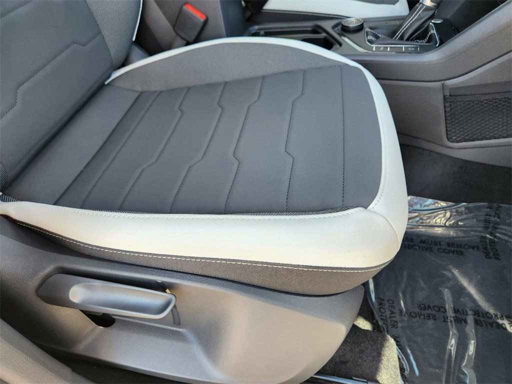 New 2025 Volkswagen Taos SE image 19