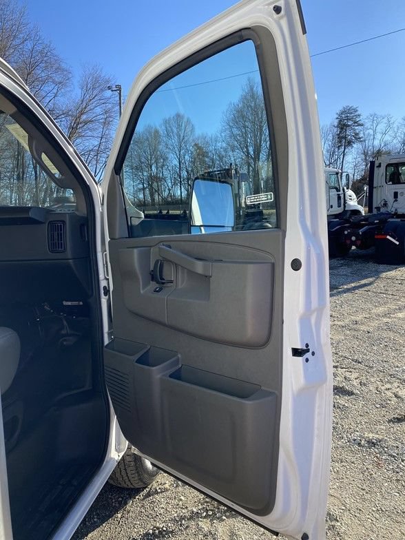 Used 2024 Chevrolet Express 3500 w/ Power Convenience Package RWD image 17