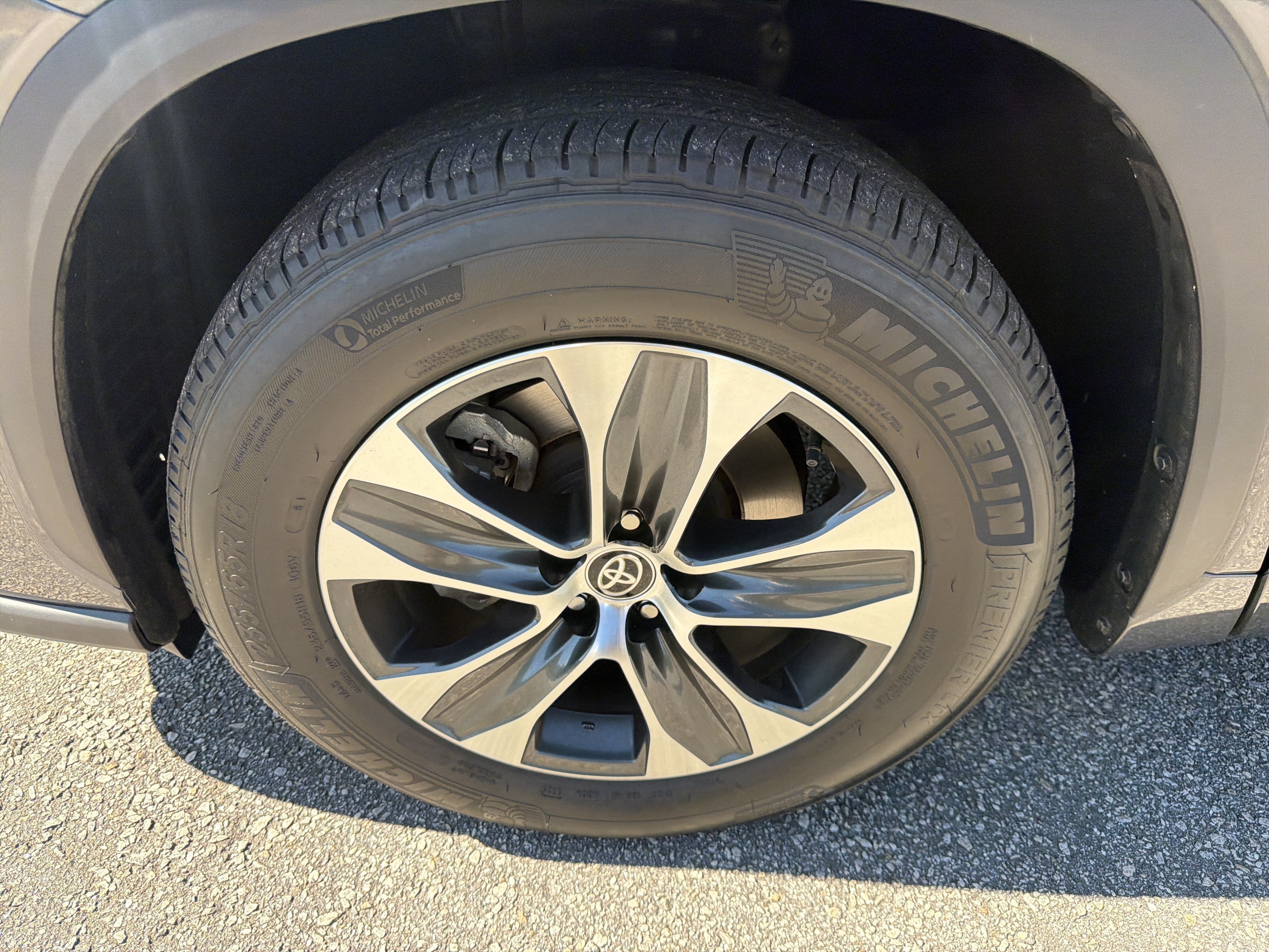 Certified 2025 Toyota Highlander XLE FWD image 20
