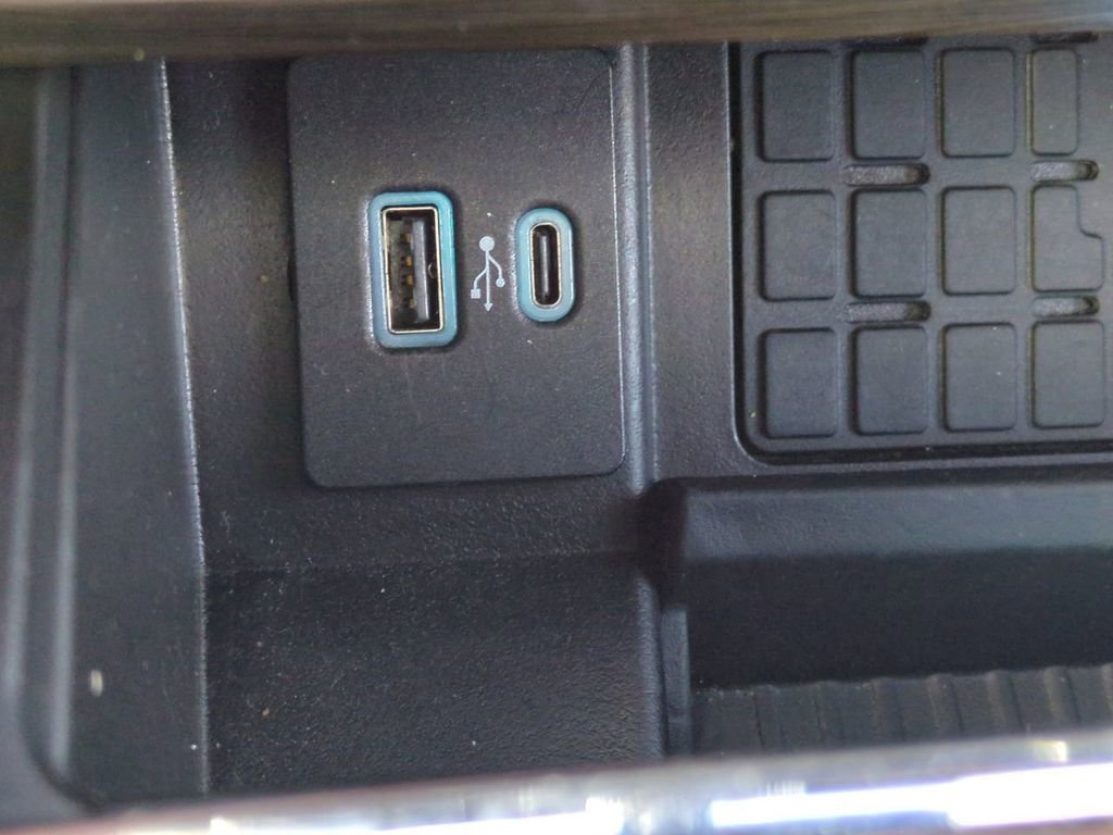 Used 2024 Ford Expedition Limited image 23