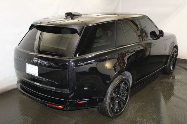 Used 2025 Land Rover Range Rover SE AWD/4WD image 4