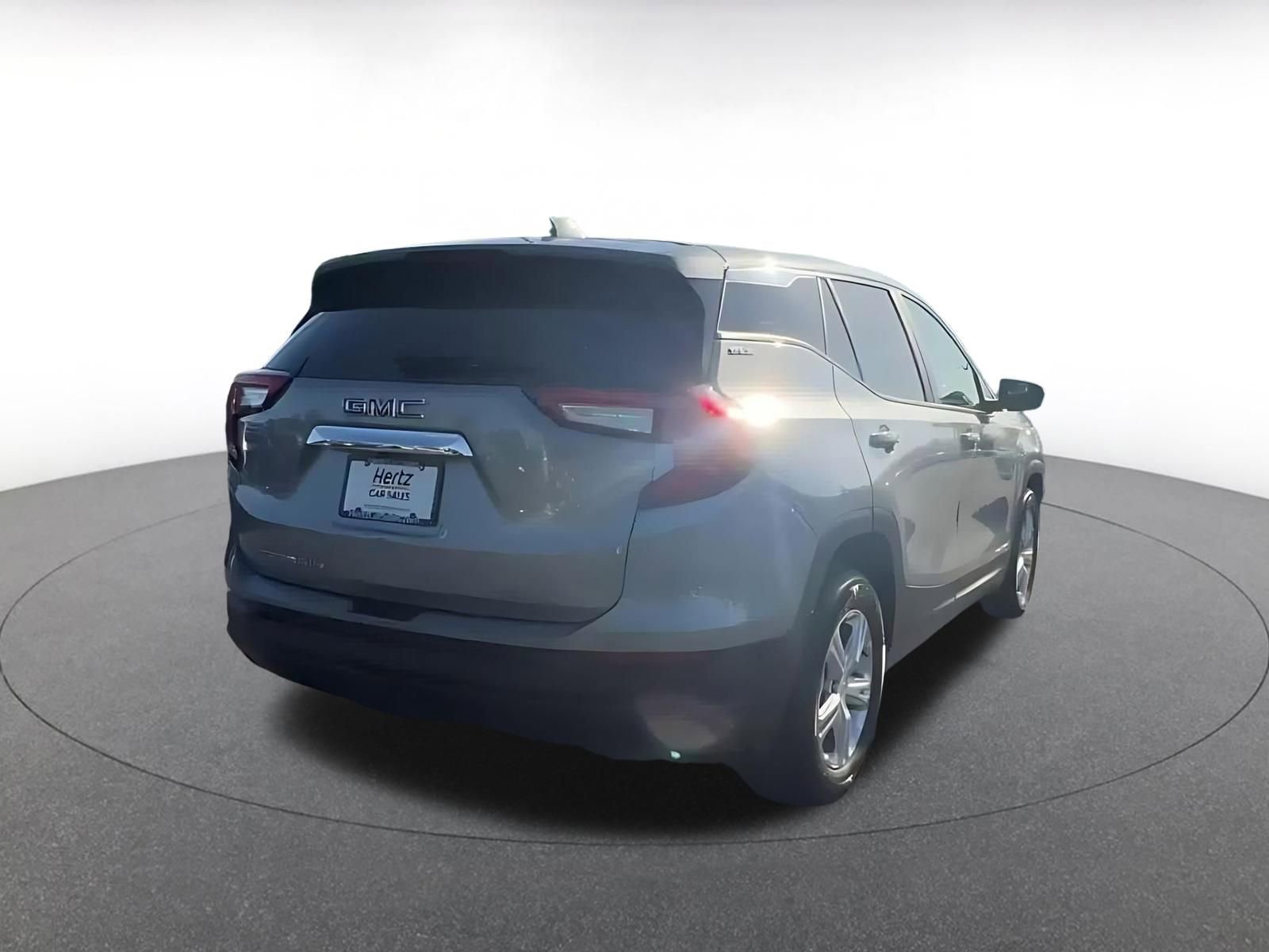 Used 2024 GMC Terrain SLE FWD image 14