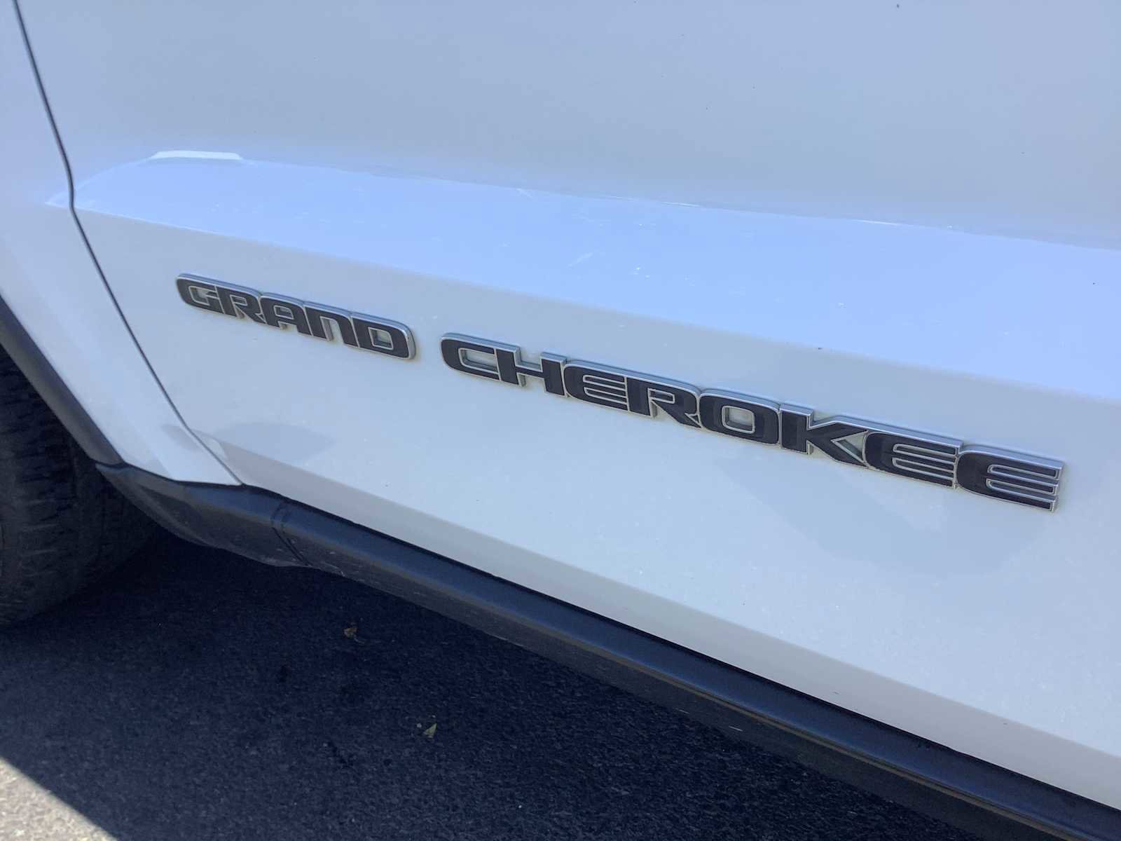 Used 2018 Jeep Grand Cherokee Laredo AWD/4WD image 7