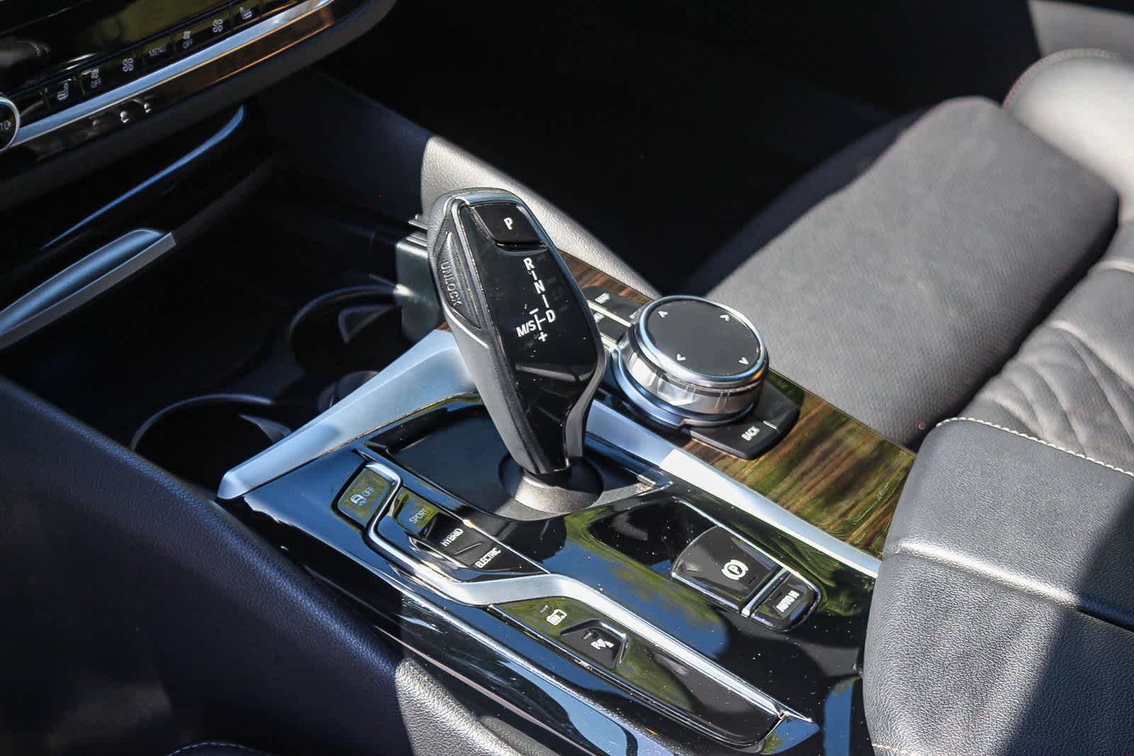 Certified 2023 BMW 530e RWD image 20