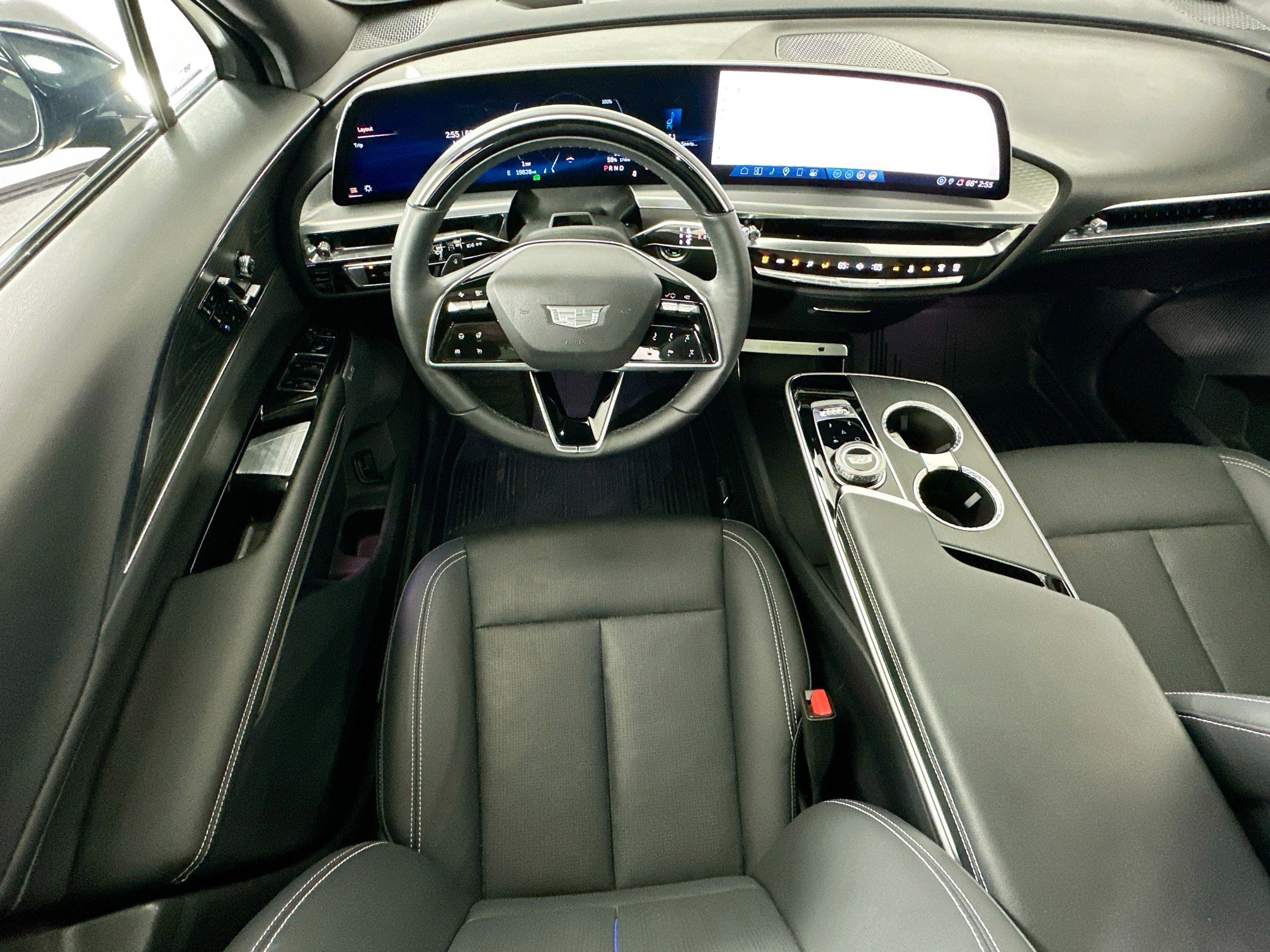 Used 2024 Cadillac Lyriq Luxury w/ LPO, Floor Liner Package image 35