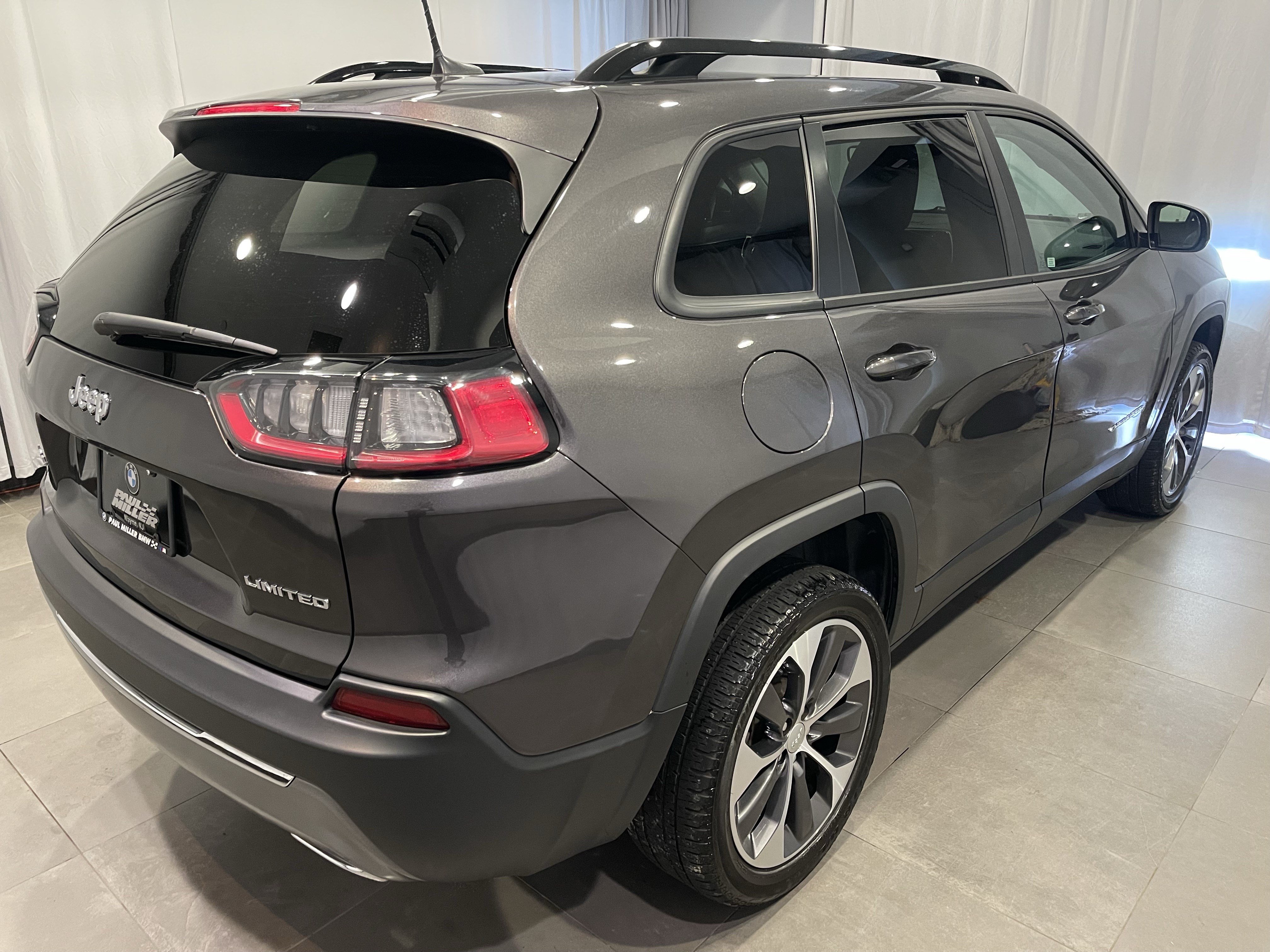 Used 2022 Jeep Cherokee Limited w/ Elite Package AWD/4WD image 6