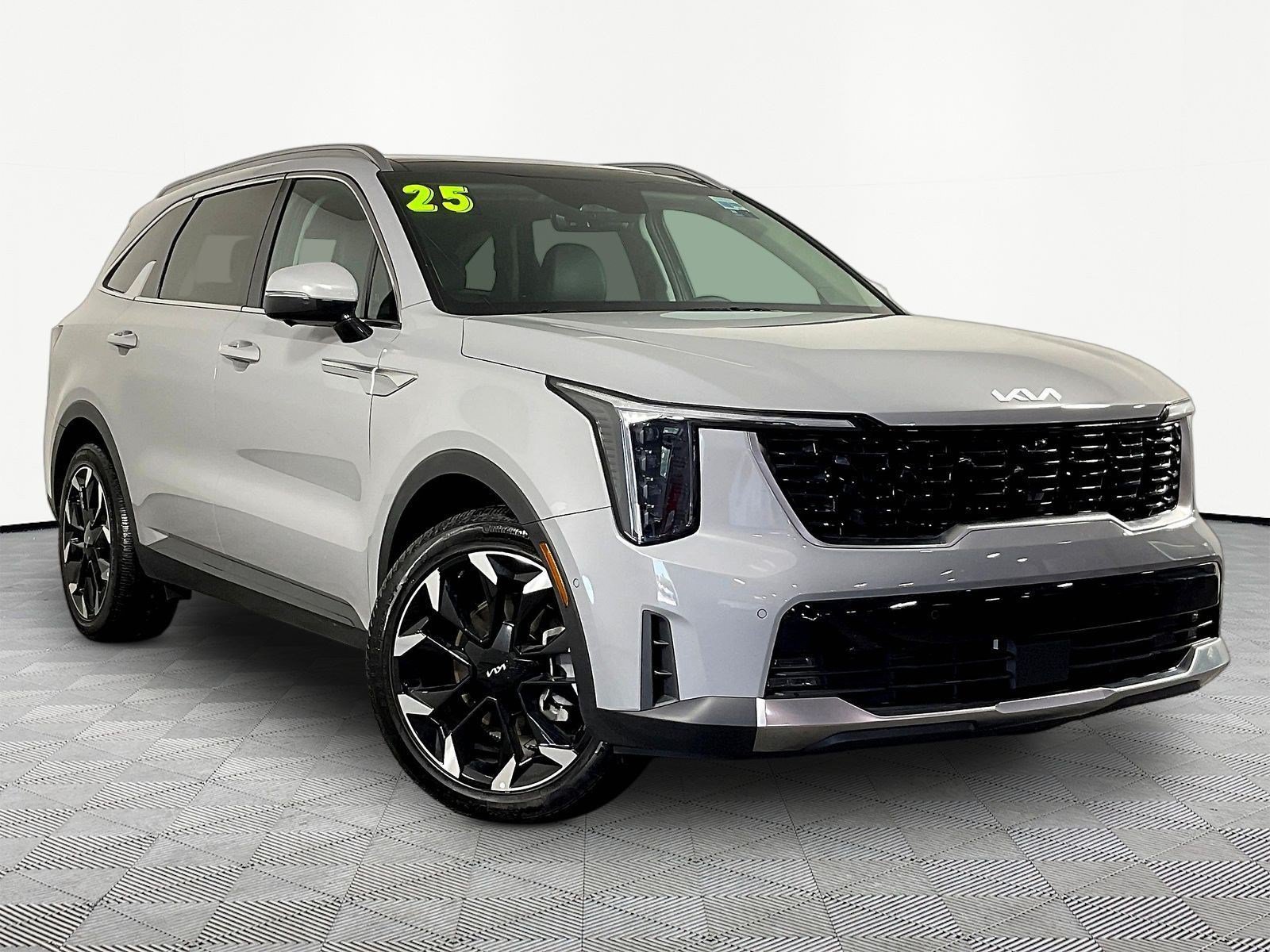 Certified 2025 Kia Sorento SX FWD image 3