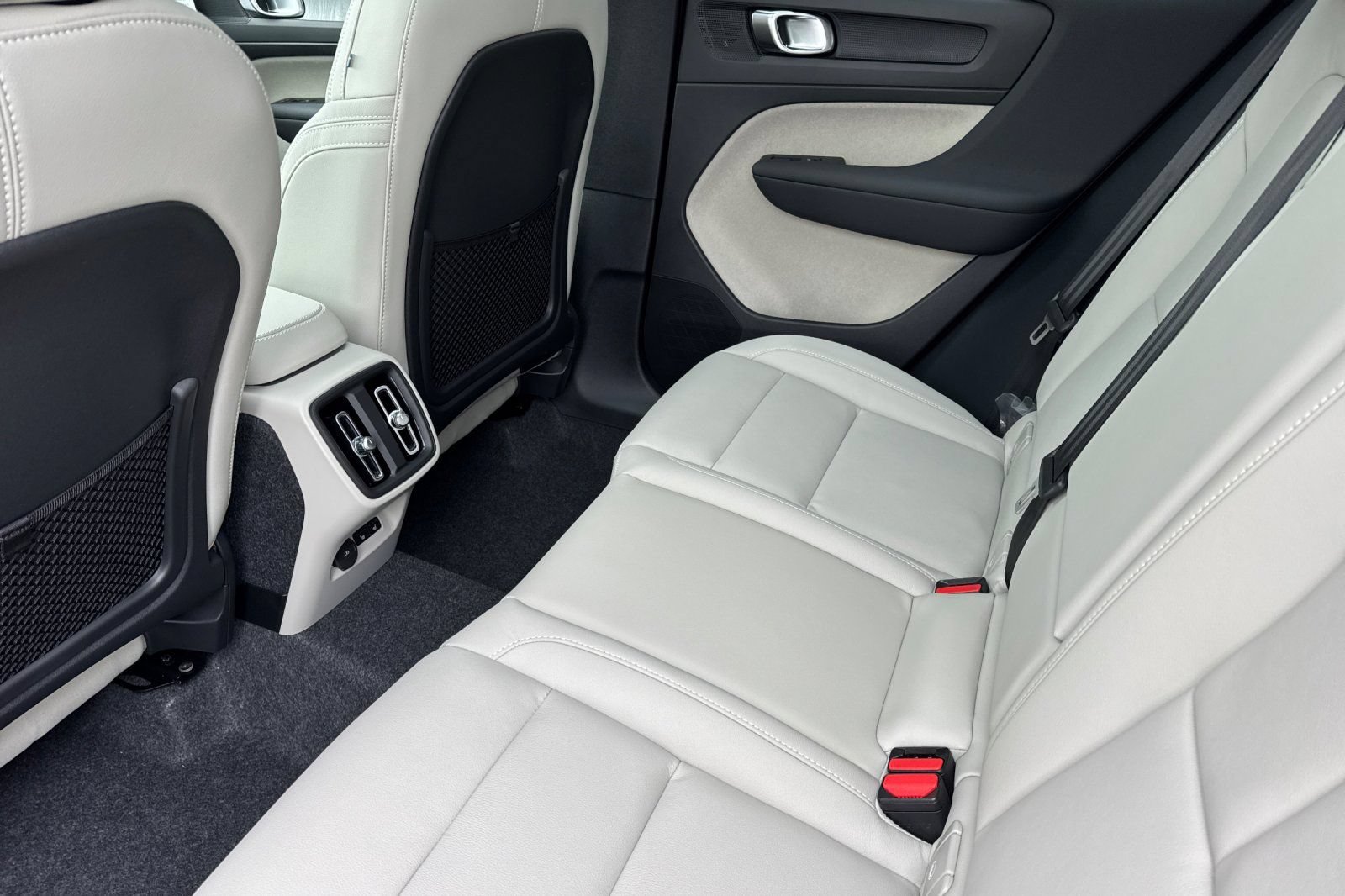New 2026 Volvo XC40 B5 Plus w/ Protection Package Premier AWD/4WD image 12