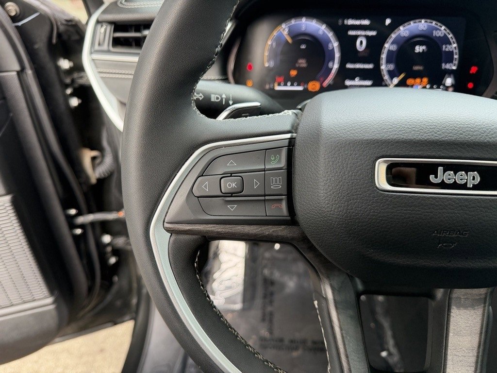 Used 2024 Jeep Grand Cherokee L Limited w/ Black Appearance Package image 17