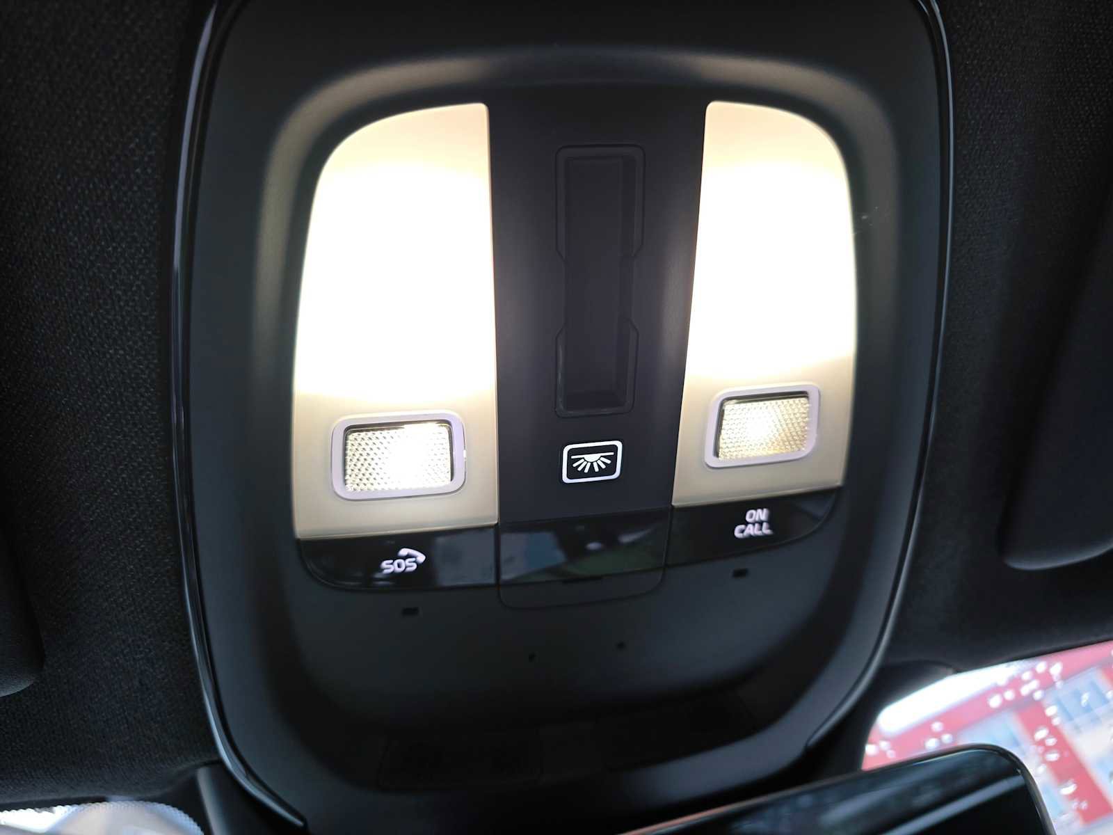 Certified 2022 Volvo XC40 P8 Recharge Ultimate image 43