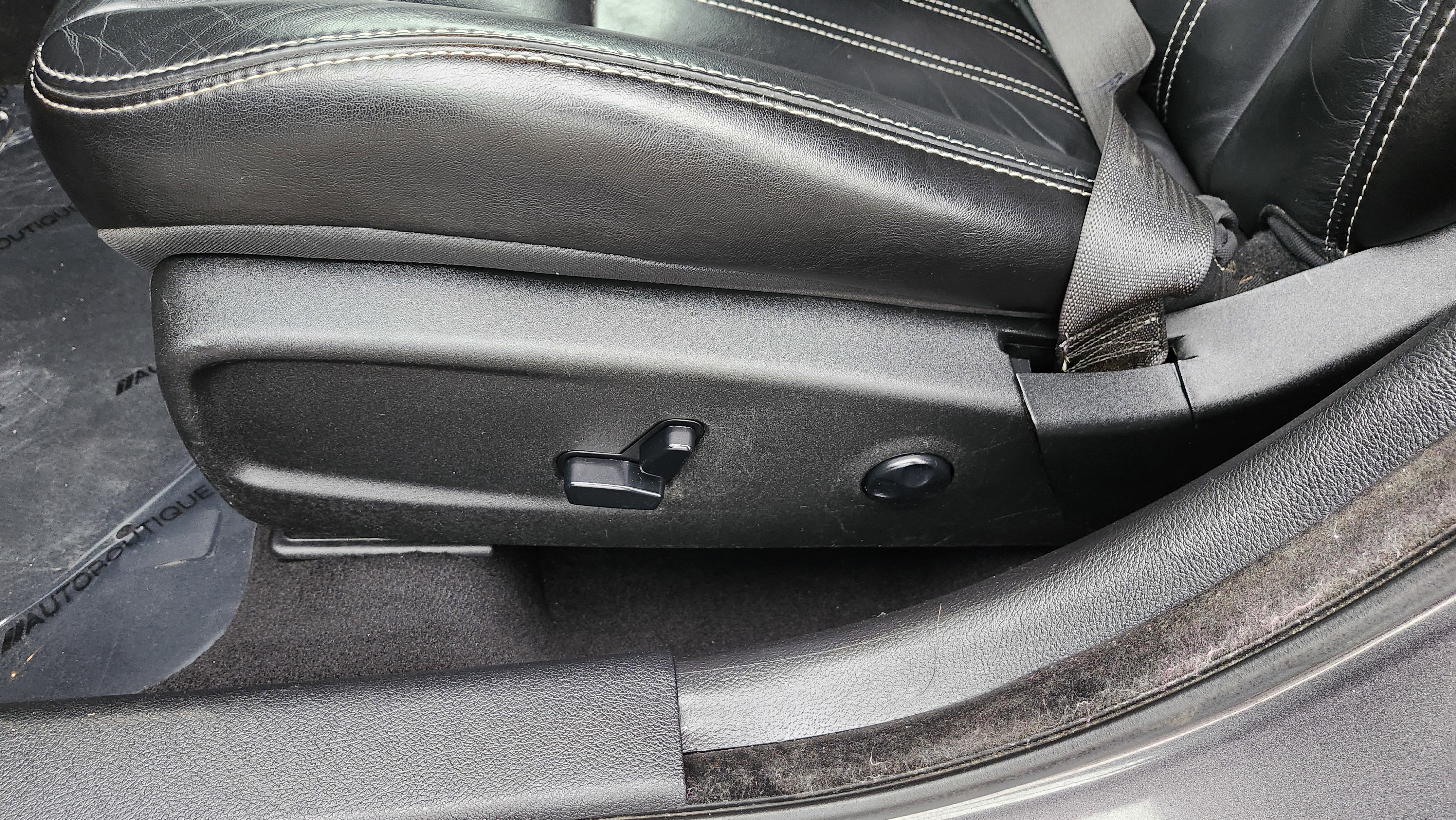 Used 2020 Chrysler 300 S image 25