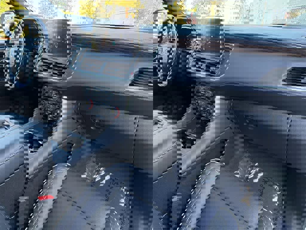 Used 2023 Chevrolet Suburban Premier image 44