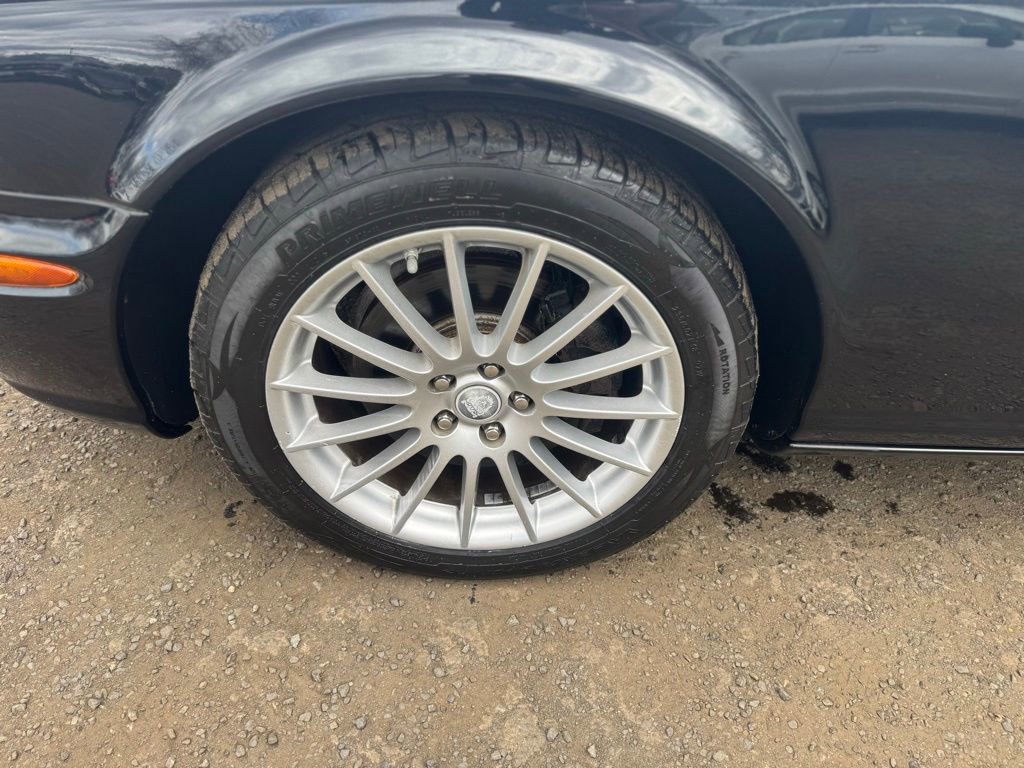 Used 2006 Jaguar XJ8 image 16