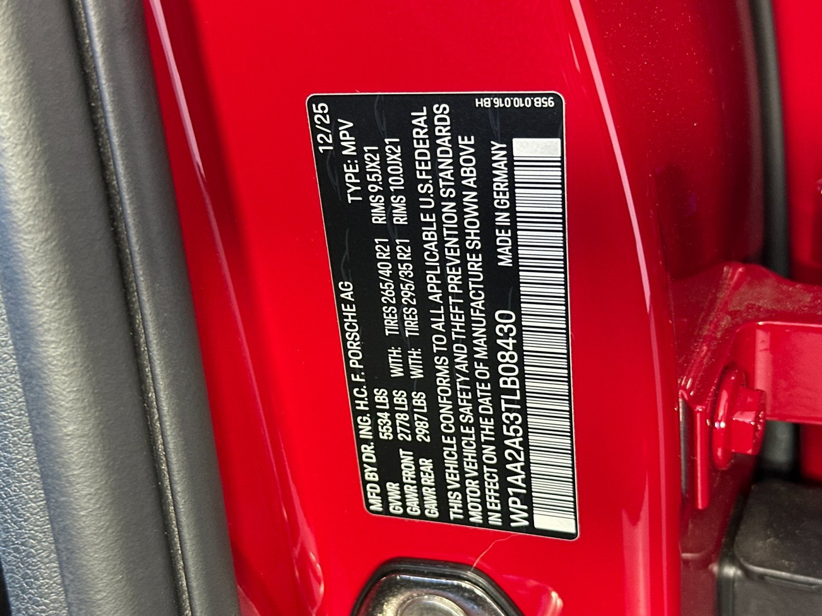 Certified 2026 Porsche Macan AWD/4WD image 34