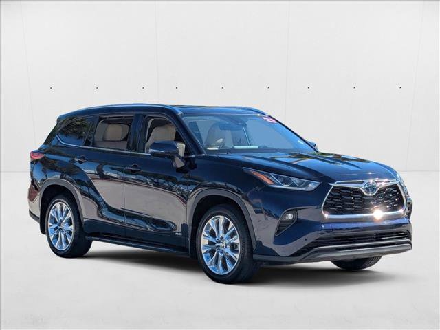 Used 2023 Toyota Highlander Limited image 3