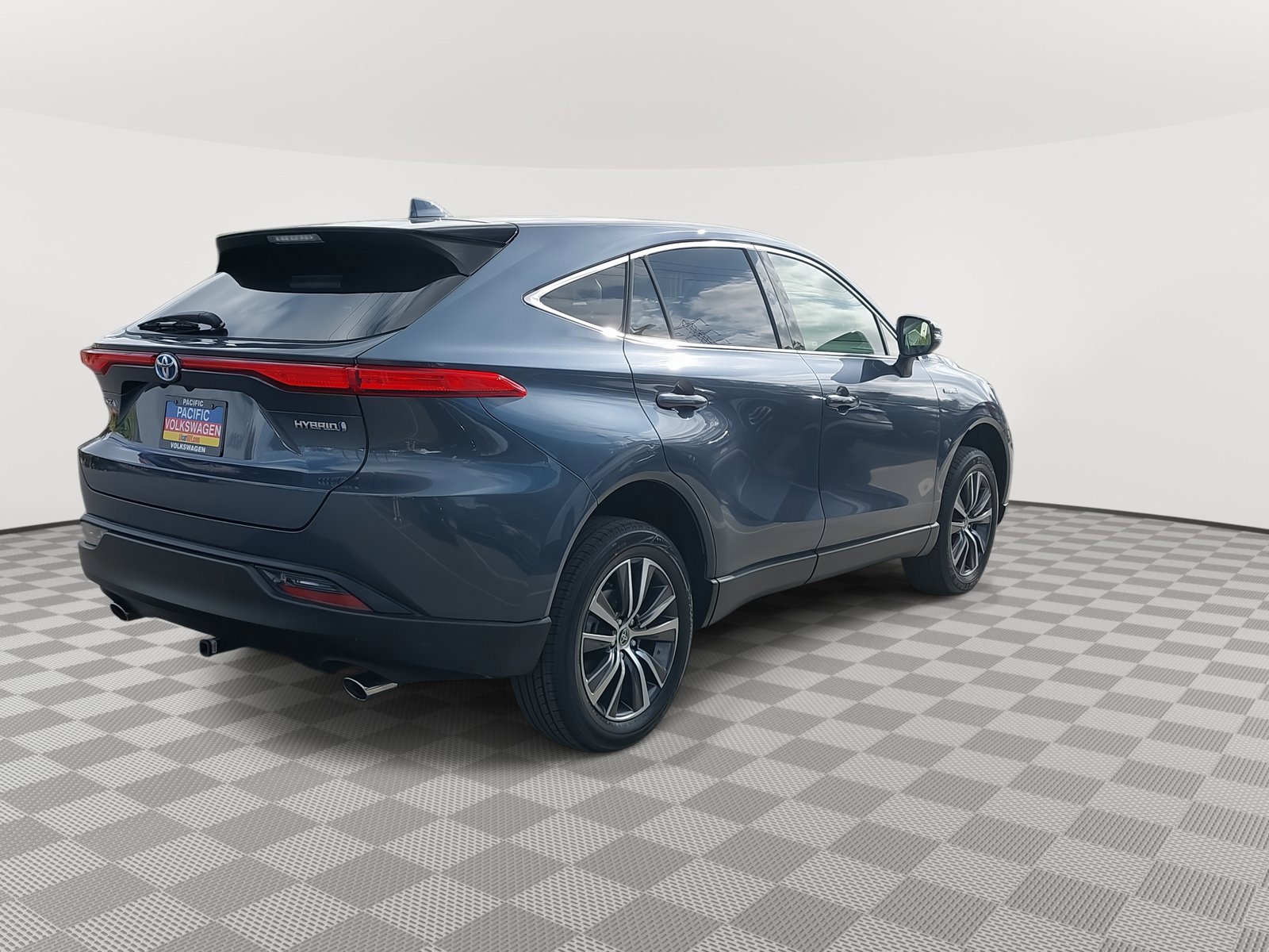 Used 2021 Toyota Venza LE image 5