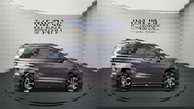 Used 2024 Toyota Sienna XLE image 2