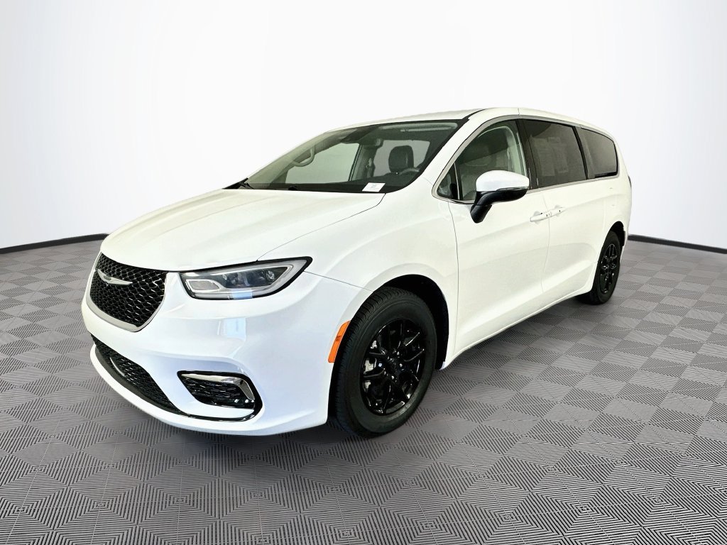 Certified 2023 Chrysler Pacifica Touring-L FWD image 5