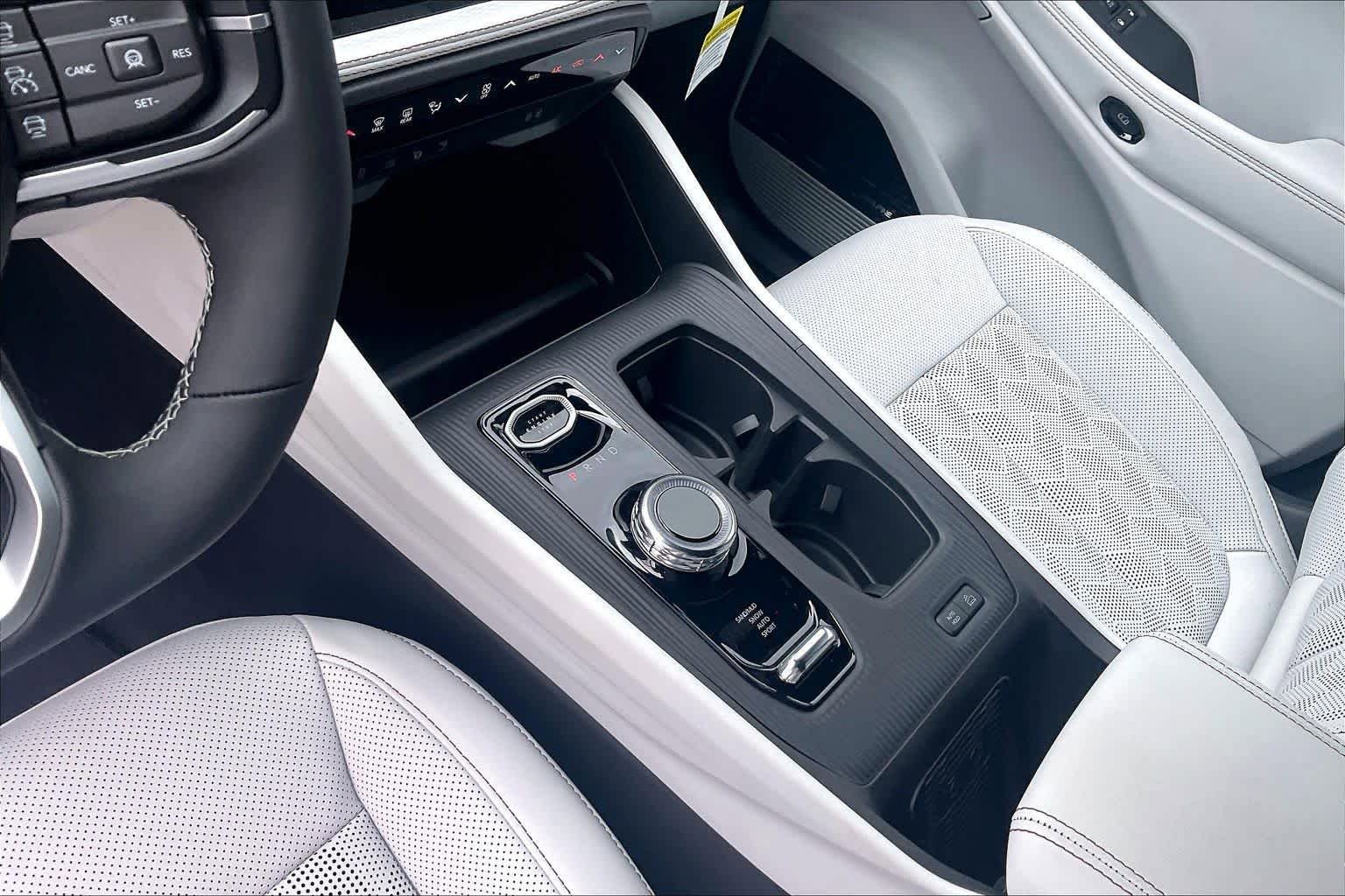 New 2026 Jeep Cherokee Overland w/ Advanced Pro Tech Group AWD/4WD image 7