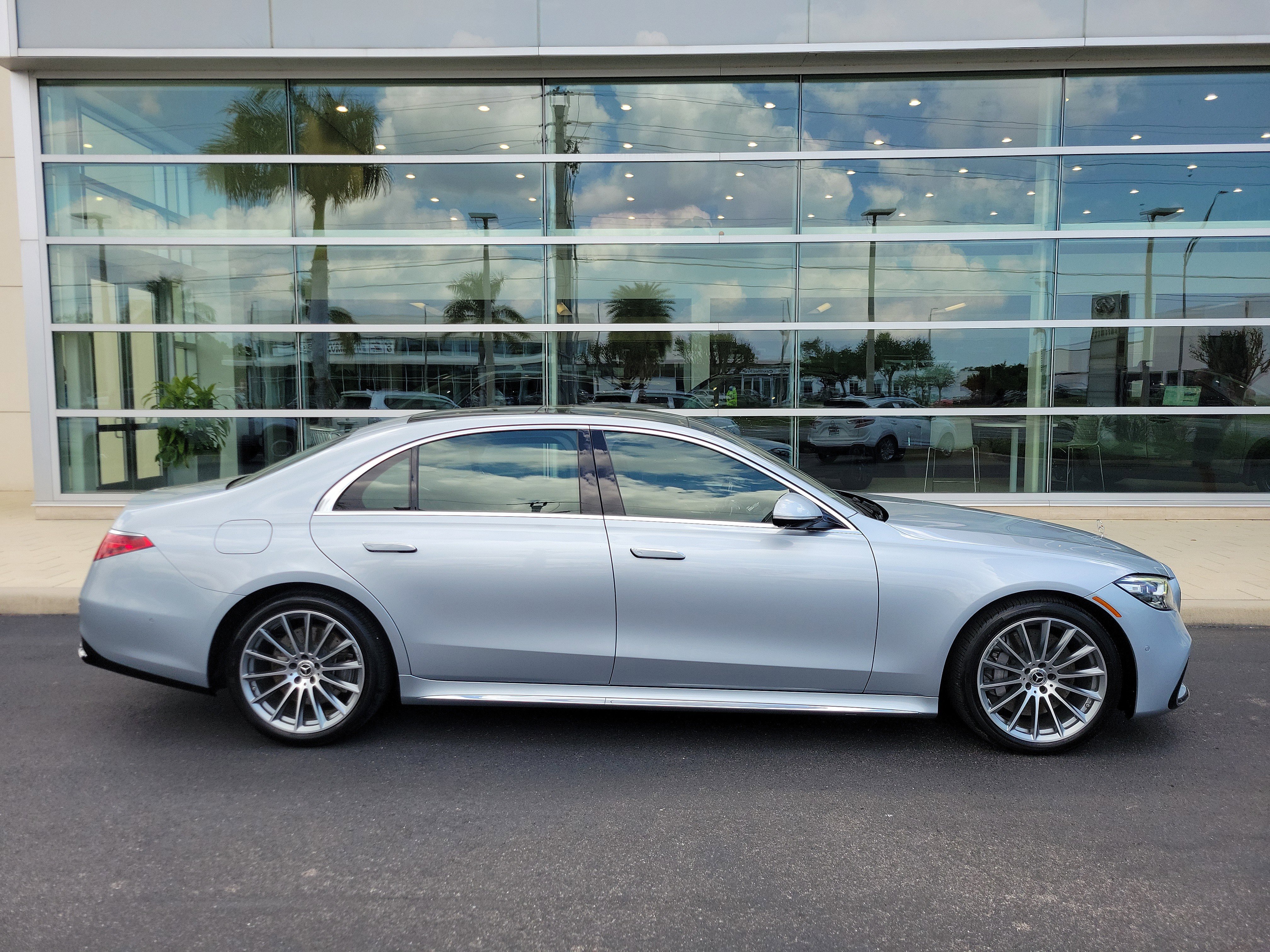 Used 2021 Mercedes-Benz S 500 4MATIC image 3