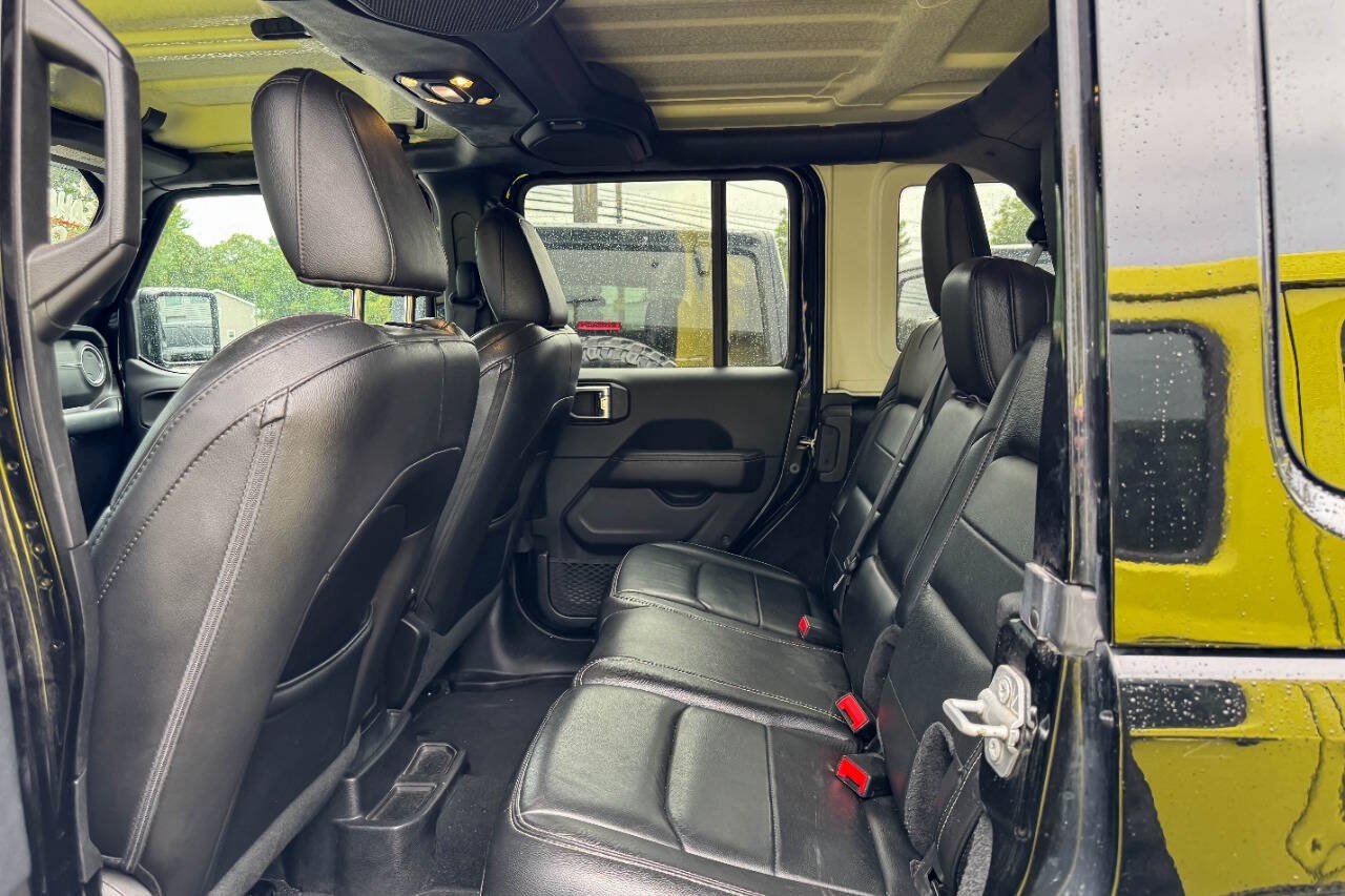 Used 2019 Jeep Wrangler Unlimited Sahara w/ Uconnect 4C Nav & Sound Group AWD/4WD image 15