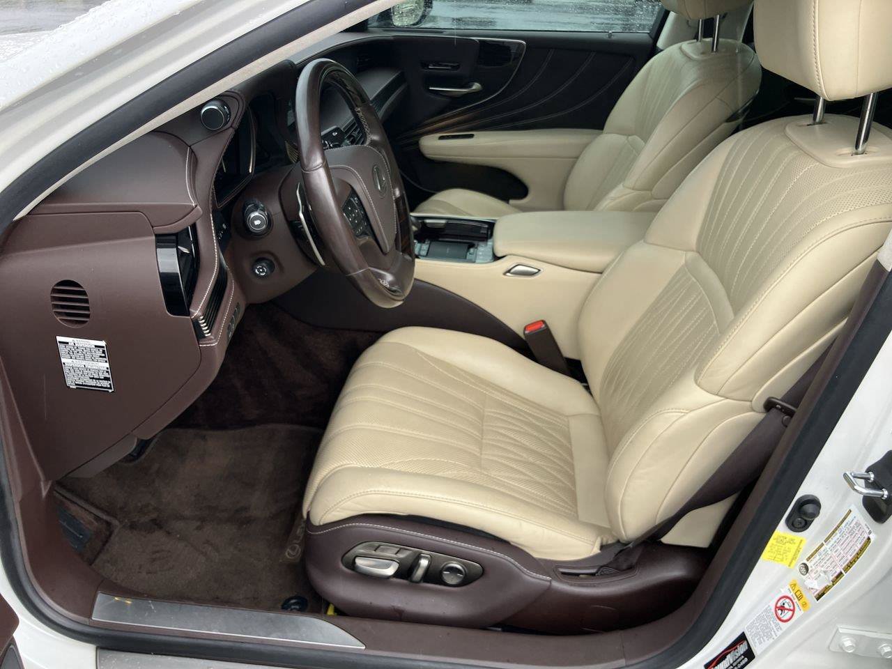 Used 2018 Lexus LS 500h w/ Luxury Package RWD image 15