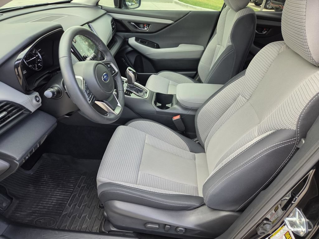 Used 2025 Subaru Outback Premium AWD/4WD image 19